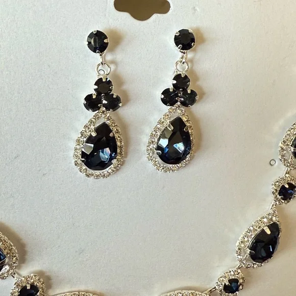 Two piece set crystal Avenue jewelry rhinestone blue earring, and neck necklace - Picture 5 of 9